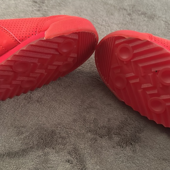 Puma sneakers size 5.5 - Picture 9 of 13